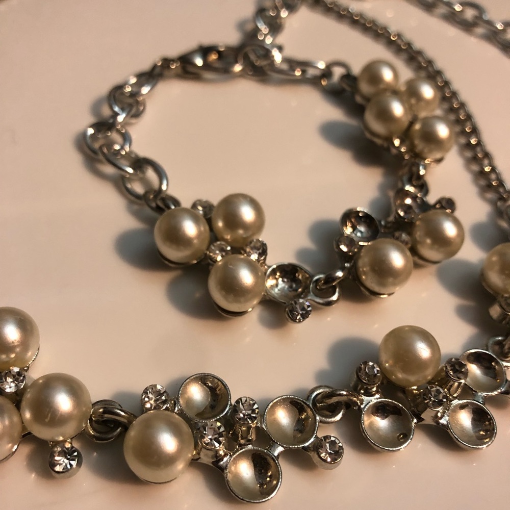 Pearl necklace & bracelet set